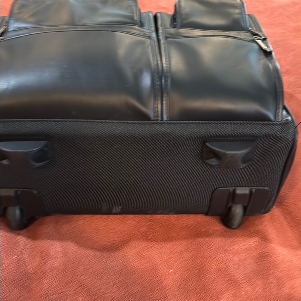 Solo Wheeled Black Laptop Bag for Business Travel - Picture 4 of 4